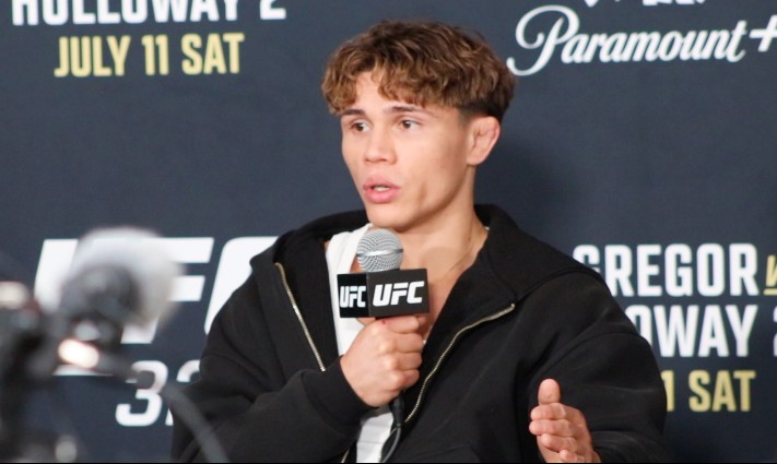 Lone'er Kavanagh se voit en bonne position pour prétendre au titre après sa victoire à l'UFC 329