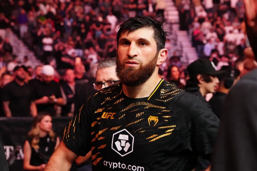 Magomed Ankalaev met KO Bogdan Guskov à l’UFC d’Abu Dhabi
