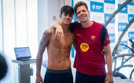 Marc Bernal et Wojciech Szczesny lors des tests médicaux du Barça