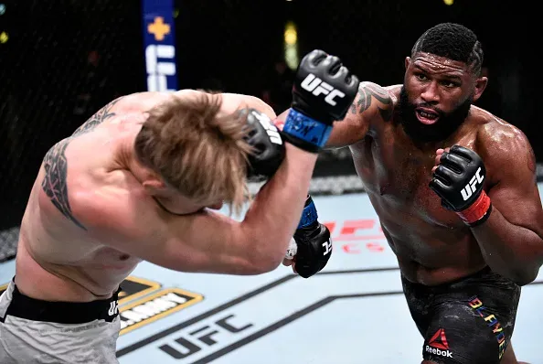 Noche UFC 4 met en scène un duel électrisant des poids lourds le 19 septembre