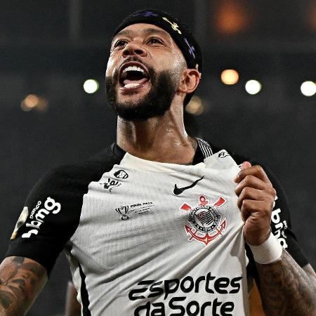 Memphis Depay, joueur du Corinthians, célèbre un but contre le Vasco lors de la finale de la Copa do Brasil