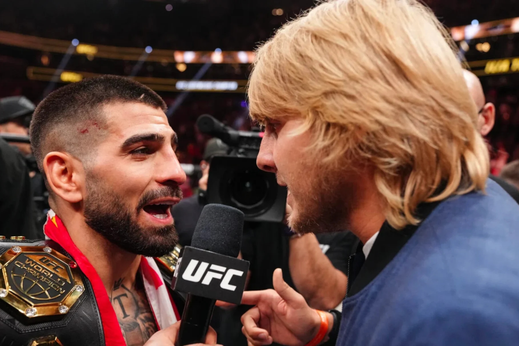 Affrontement entre Ilia Topuria et Paddy Pimblett lors de l'UFC 317.