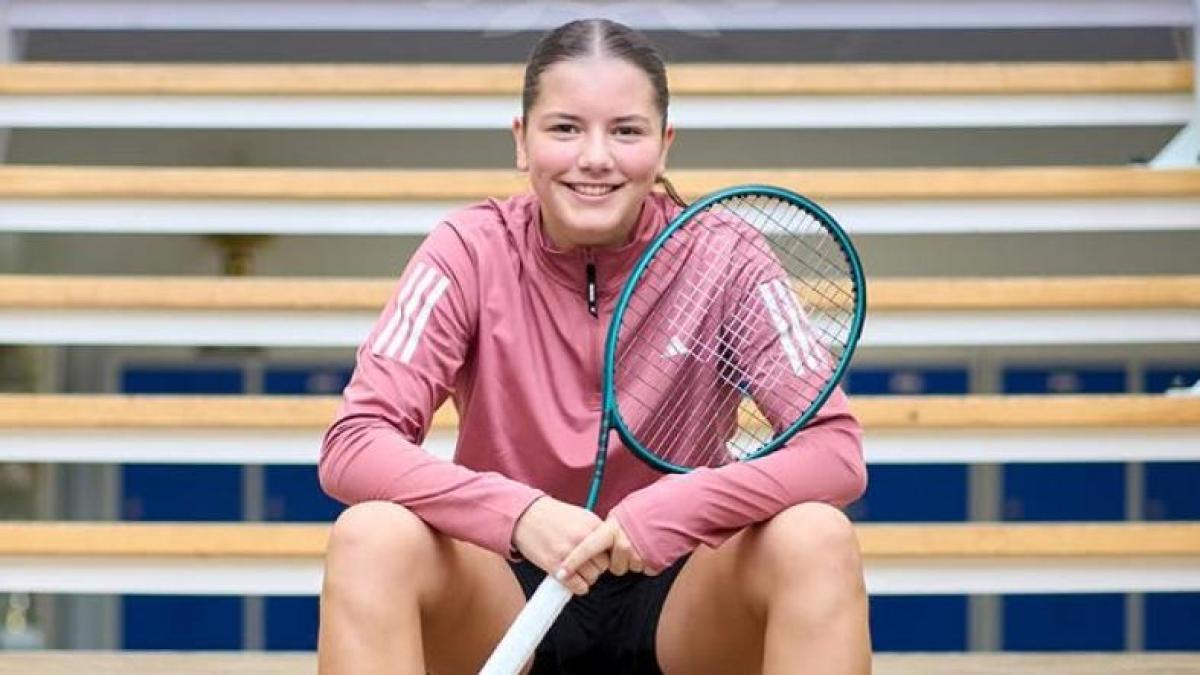 Wimbledon disqualifie une jeune de 15 ans : elle vise la couronne du tennis