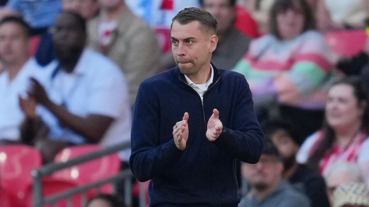 Entraîneur de Southampton inculpé pour espionnage dans le scandale qui a secoué le football anglais