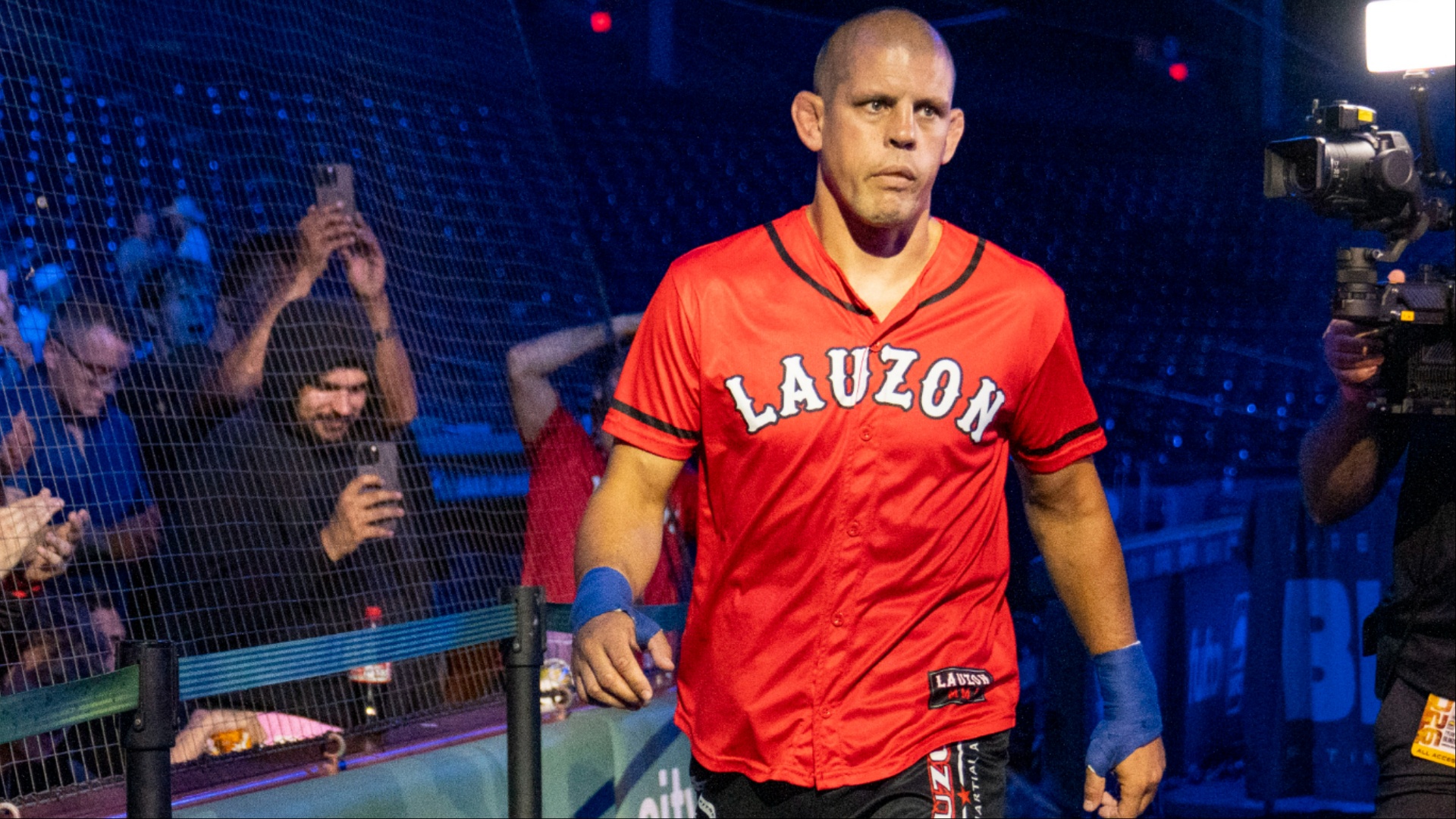 Joe Lauzon affirme que l'UFC a tenté de le dissuader de revenir en Bare Knuckle FC, qualifiant ce retour de plus stupide jamais vu