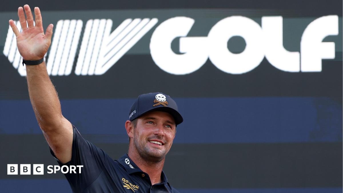 A picture of the LIV Golf logo on a flag