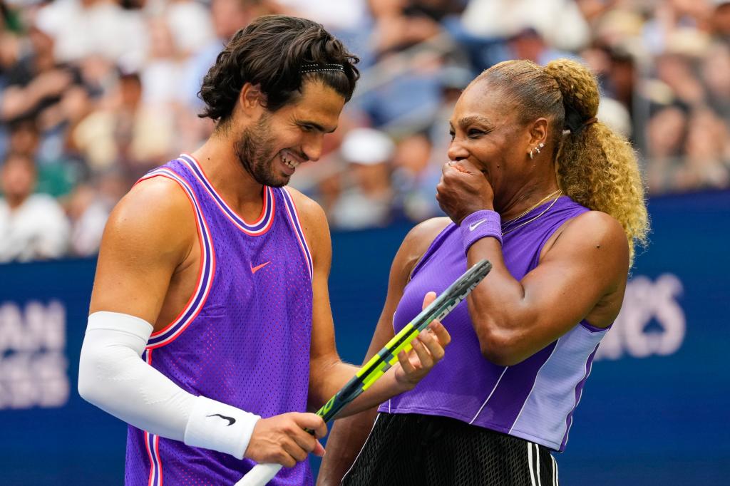 Carlos Alcaraz aux côtés de Serena Williams lors du double mixte.
