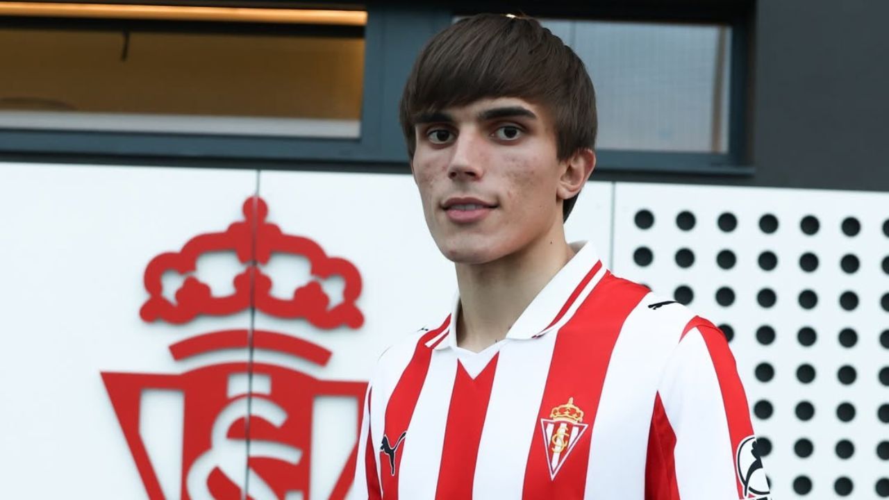 Andrés Cuenca débarque en Asturies pour officialiser son transfert au Sporting