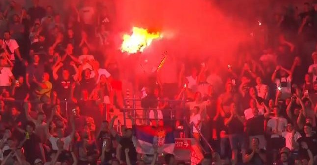 Dana White n’aime pas la brigade serbe des fumigènes à l’UFC de Belgrade