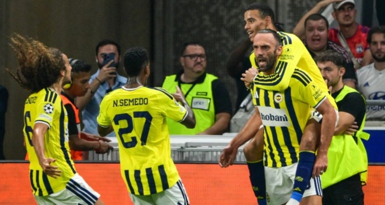 Fenerbahçe triomphe à Lyon et assure sa place en Ligue des Champions !