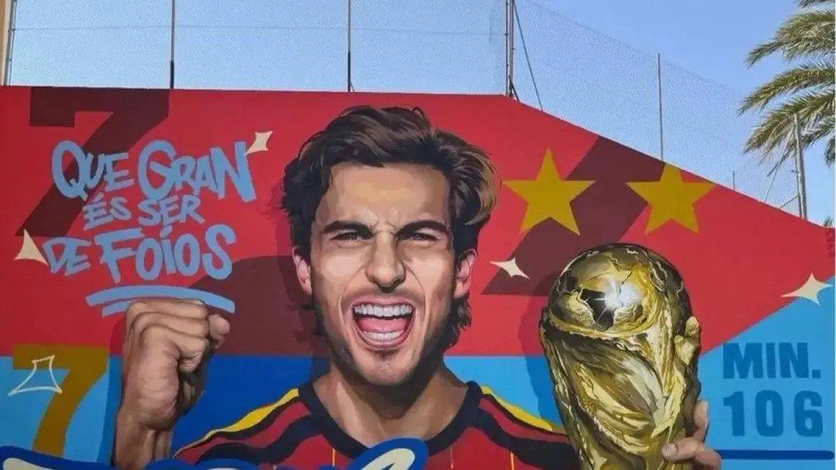 Ferran dévoile une fresque à Foios tandis qu'il attend de faire ses débuts avec son nouveau club