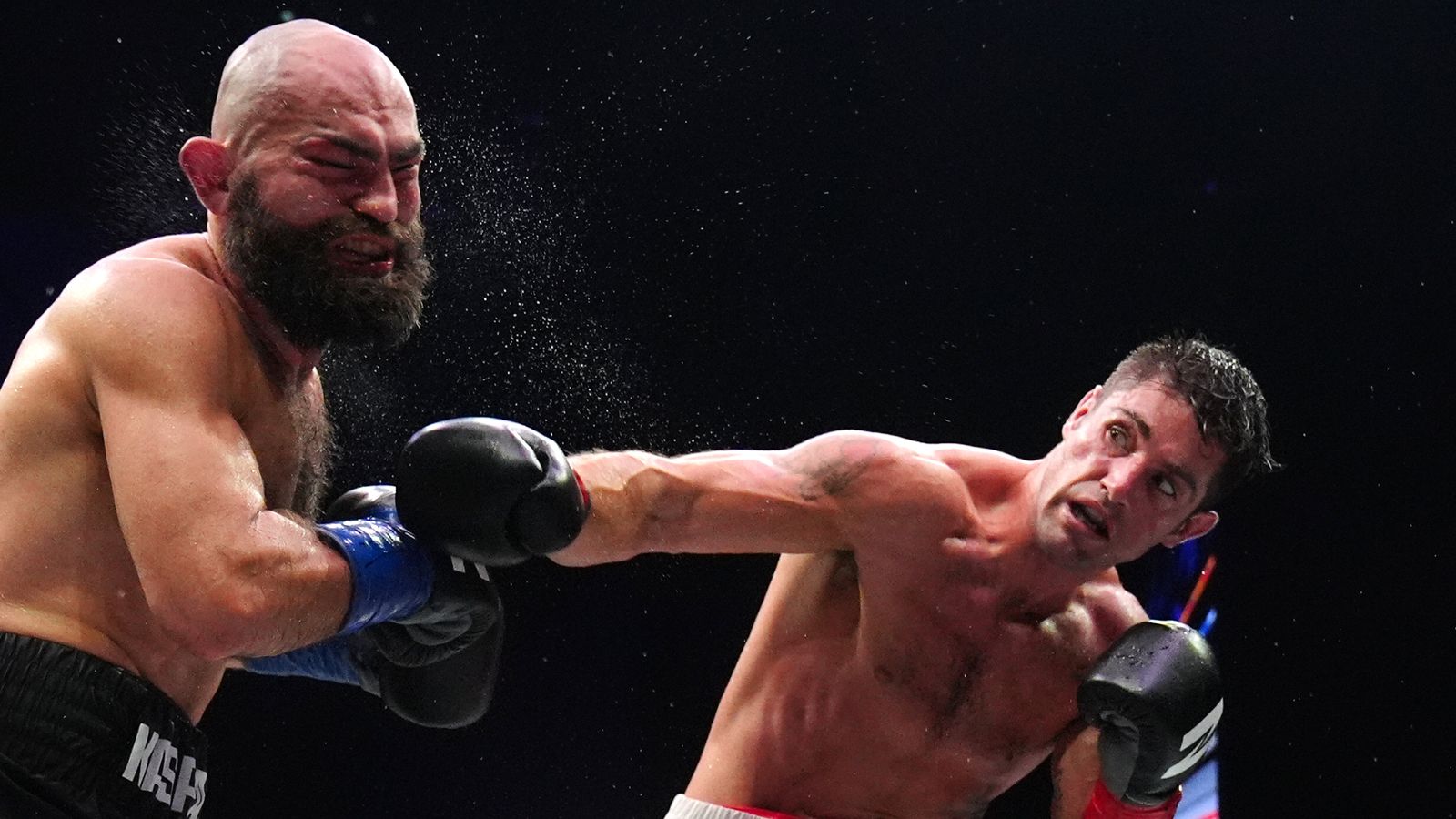 Joe Ward sauve sa carrière grâce à une victoire vaillante face à Artjom Kasparian, tandis que Stevie McKenna et Sam Hickey signent des KO d’un seul coup spectaculaires