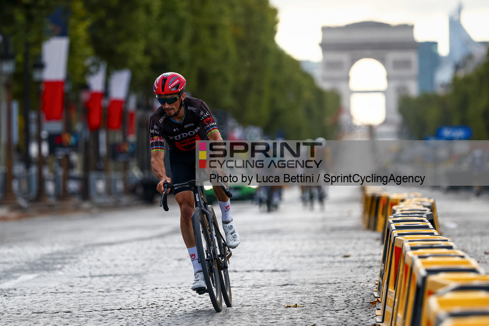 Julian Alaphilippe dit stop : retraite immédiate à 34 ans pour le double champion du monde