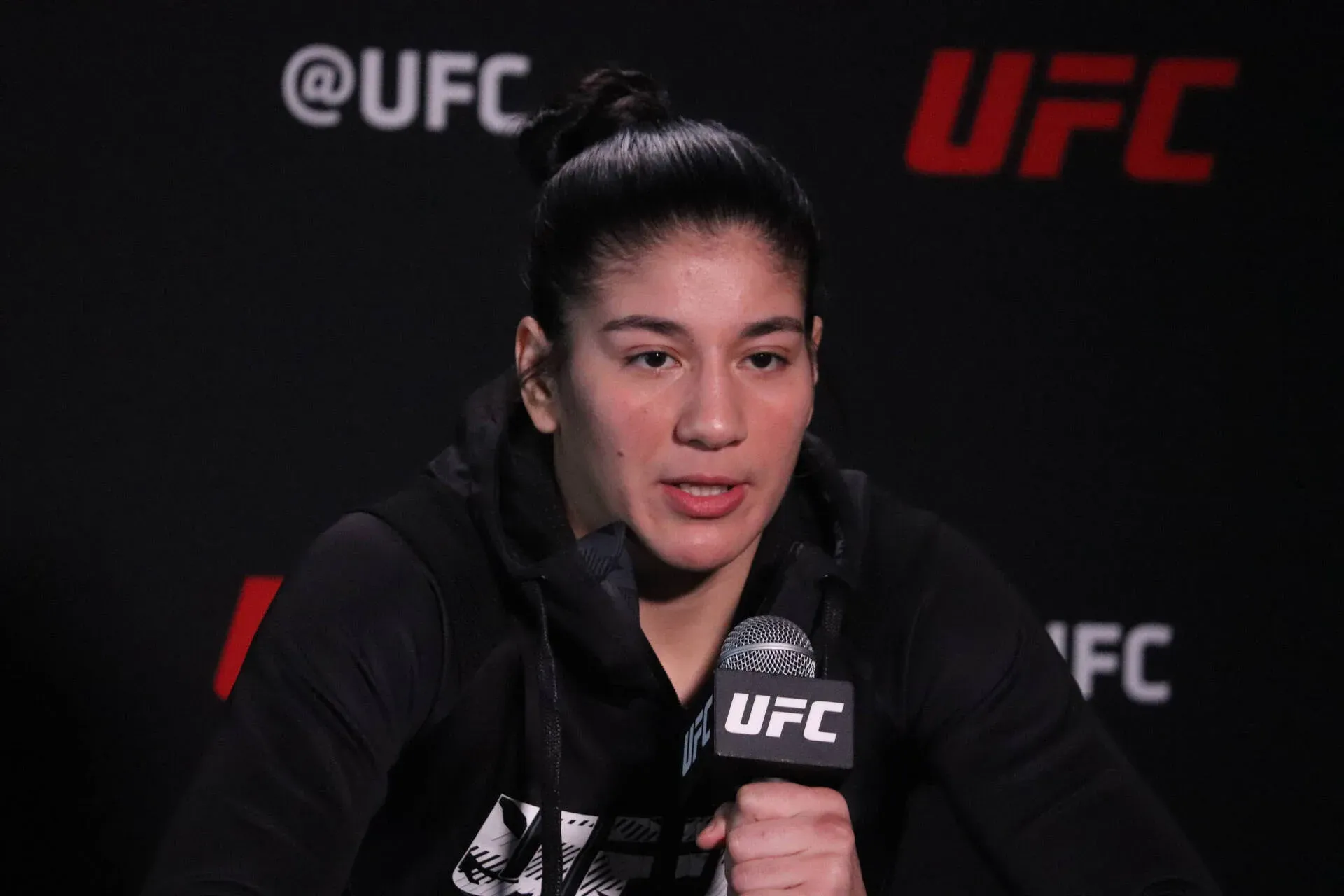 Ketlen Vieira fustige l'UFC pour son départ choquant, maintenant
