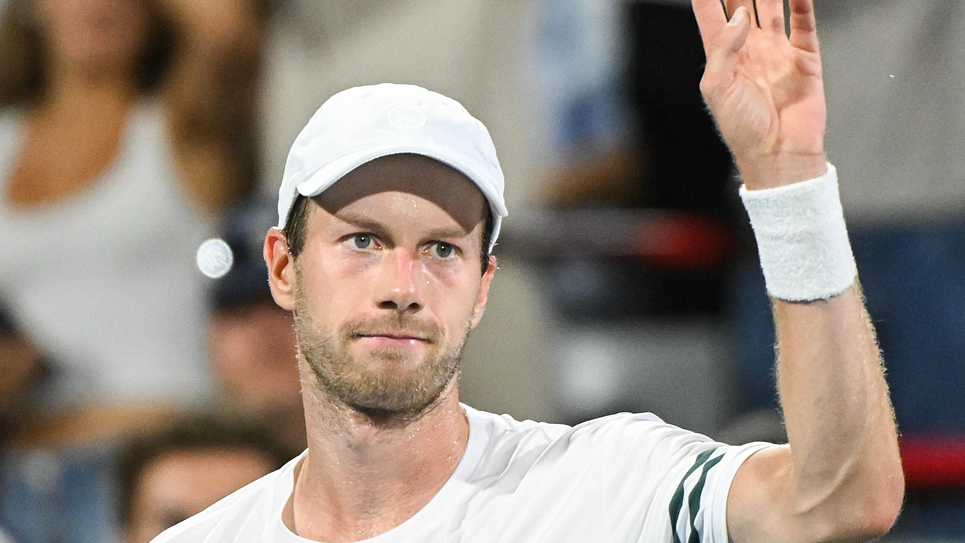 Le coup du tournoi au Masters 1 000 de Montréal, et candidat au coup de l’année : Van de Zandschulp, lancé depuis le sol et totalement déstabilisé