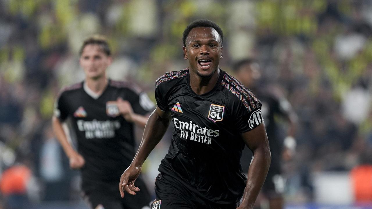 Lyon tient tête à Fenerbahçe et décroche le nul — Openda et Greenwood marquent
