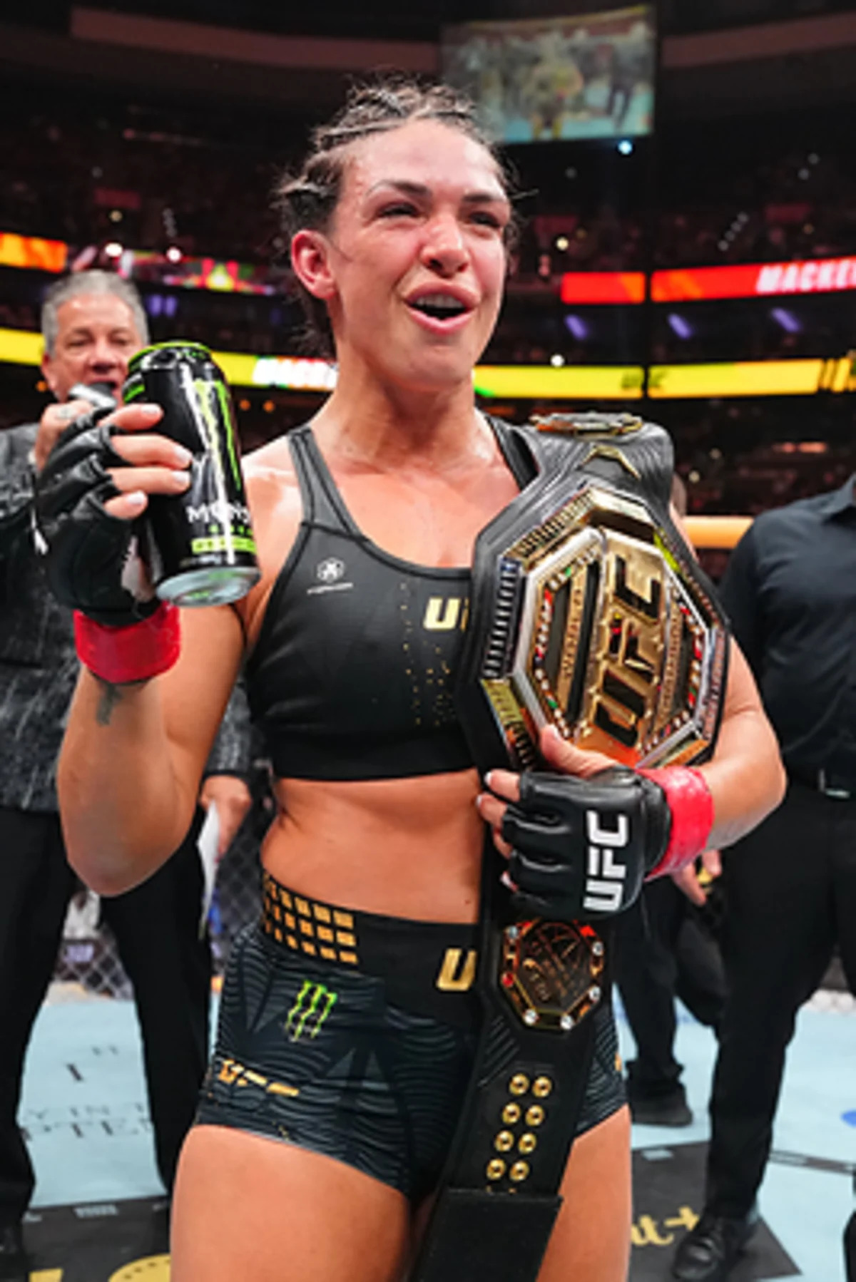 Mackenzie Dern défend son titre de championne des poids paille féminins à l'UFC 330 à Philadelphie