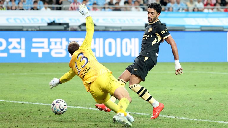 Omar Marmoush marque d'une finition de près contre l'Atletico Madrid