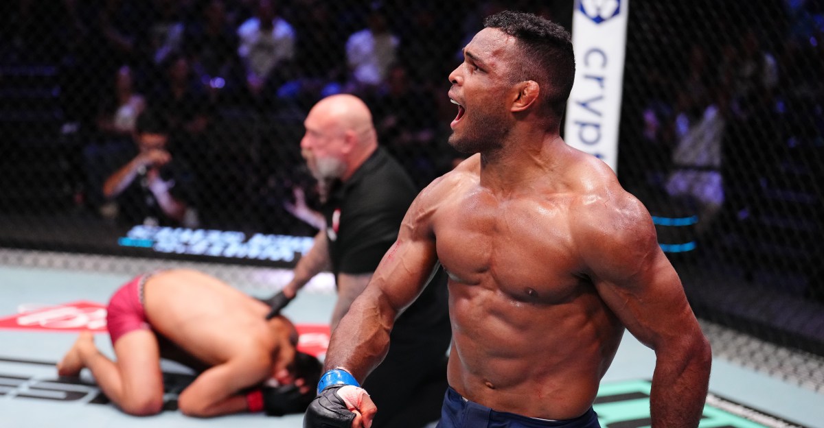 Manoel Sousa de l'UFC Vegas 120 révèle comment il a utilisé son bonus de 100 000 $ après avoir gagné 5 $ par jour comme éplucheur de noix de coco