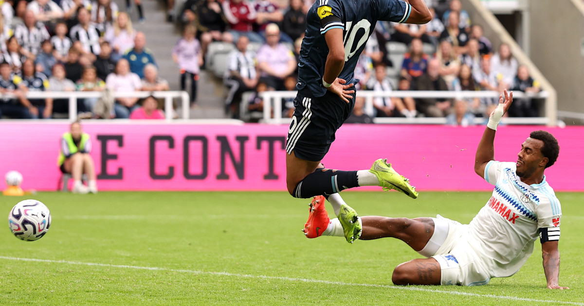 Nuit émotionnelle : Strasbourg triomphe à Newcastle 3-2 après un match nul palpitant !