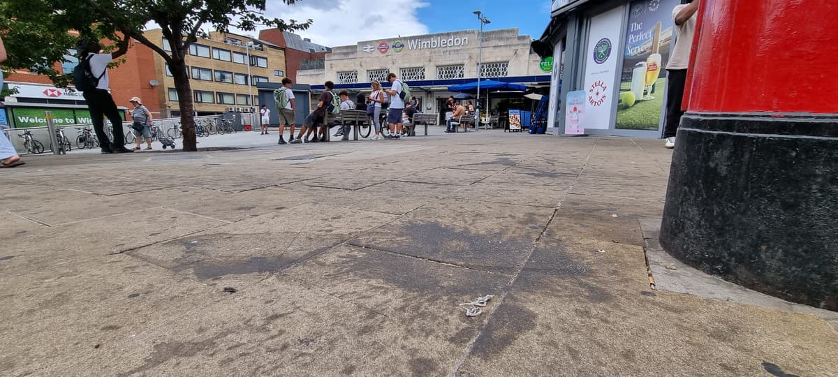 Pourquoi les rues de Wimbledon sont-elles si sales ?