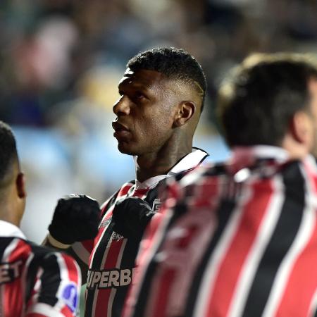Arboleda célèbre le but du São Paulo contre Bolívar, pour la Copa Sudamericana Arboleda célèbre le but du São Paulo contre Bolívar, en Copa Sudamericana