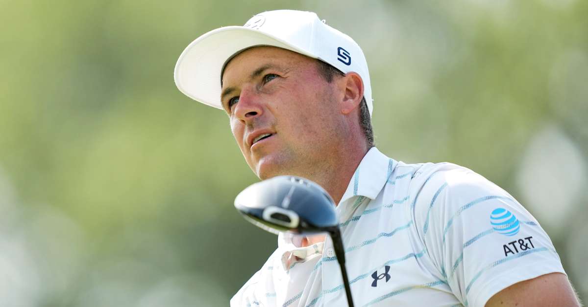 Jordan Spieth off to the start he needs with 65 to share lead in FedExCup Playoffs opener