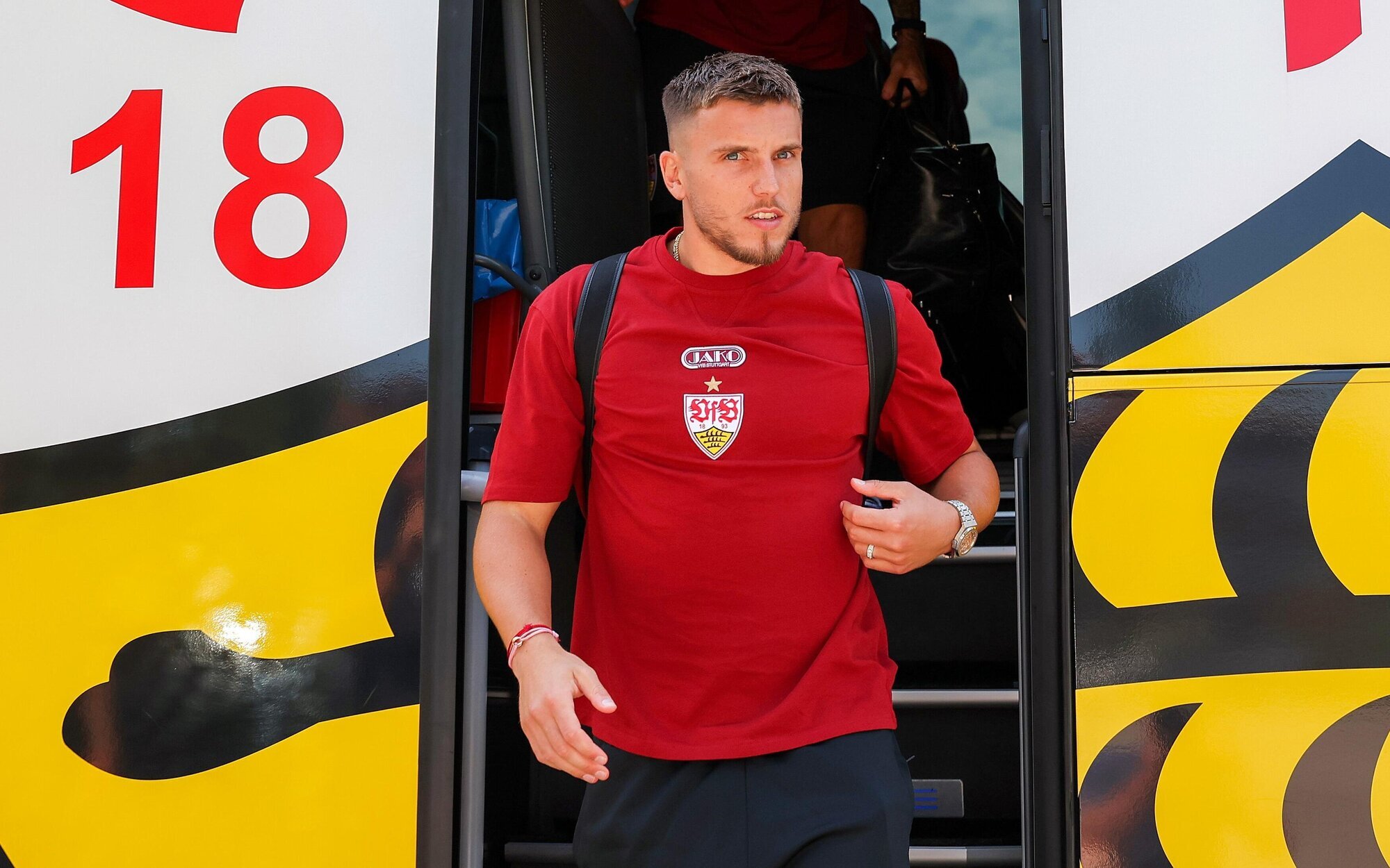 Stage d'entraînement du VfB : accident de bus et entraînement — les temps forts du premier jour — Actualités sur le VfB Stuttgart