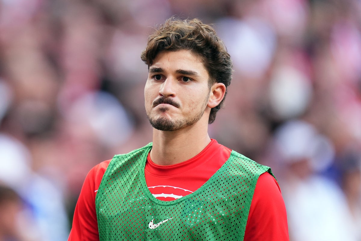 Transferts en direct : Arsenal connaît le prix d'Alvarez, Man Utd passe le contrôle médical, Barcola vers Liverpool — dernières infos
