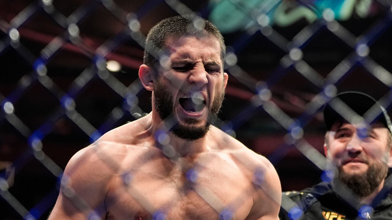 UFC 330 : pourquoi l'agressivité et le grappling mèneront Makhachev vers une nouvelle victoire