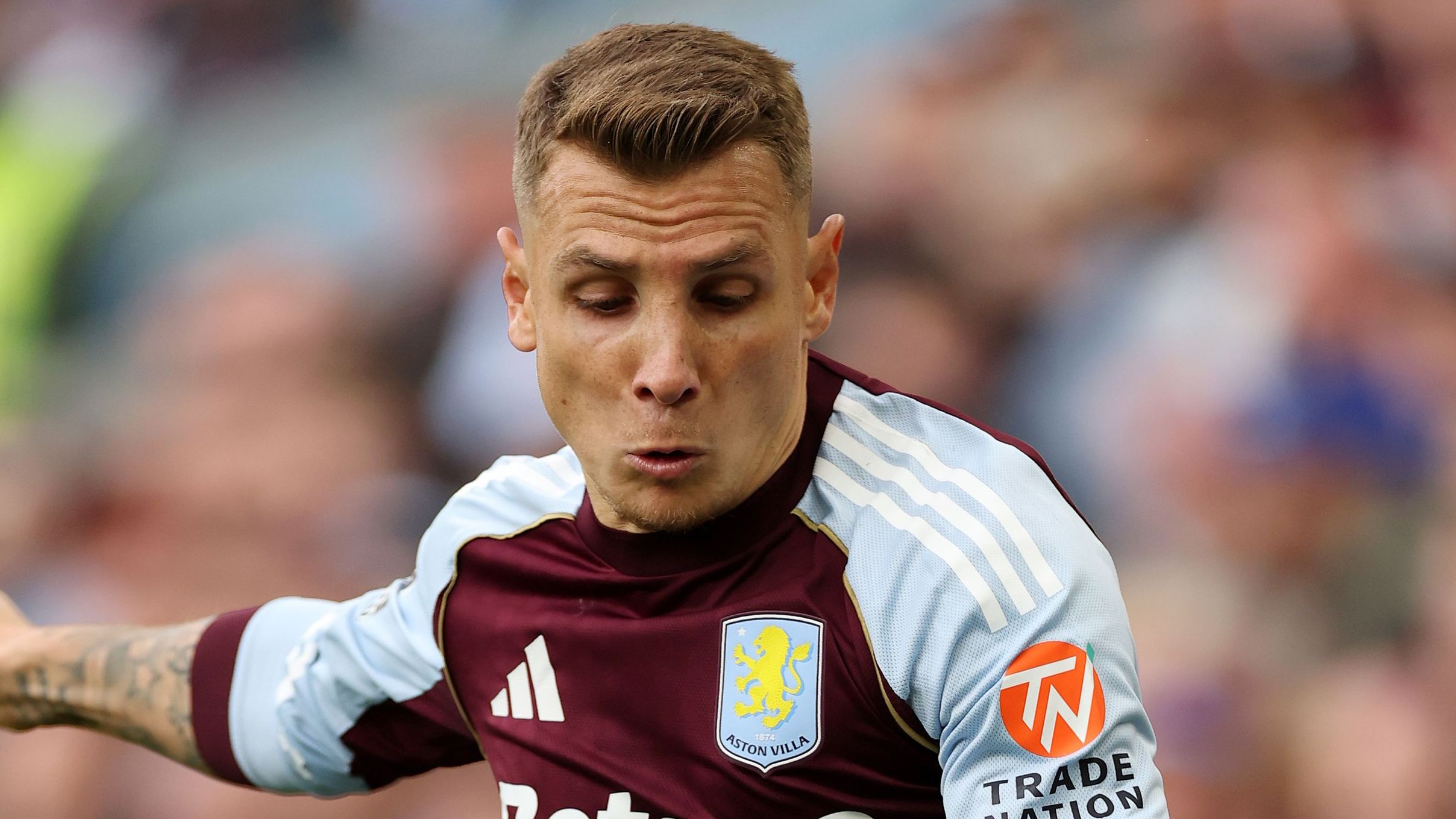 Un retour éblouissant : Lucas Digne fait son grand retour au PSG après son départ d'Aston Villa !