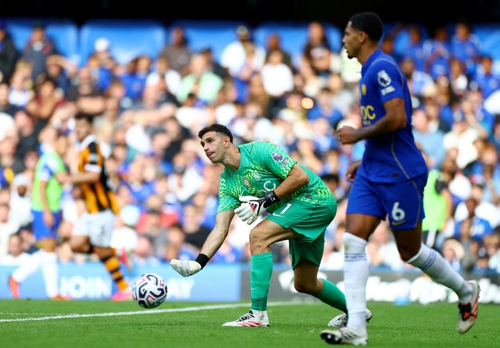 Le Dibu Martínez en action. (Photo: Reuters)