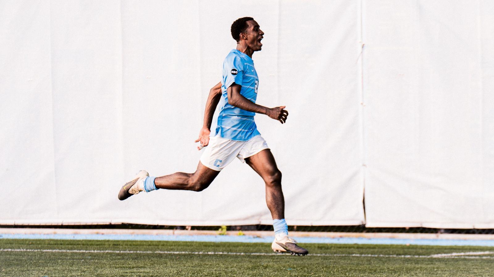 Football masculin bat Manhattan 2-0, deuxième victoire consécutive à l’extérieur