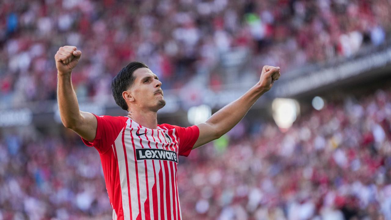 Freiburg écrase Gladbach et prend la tête du classement