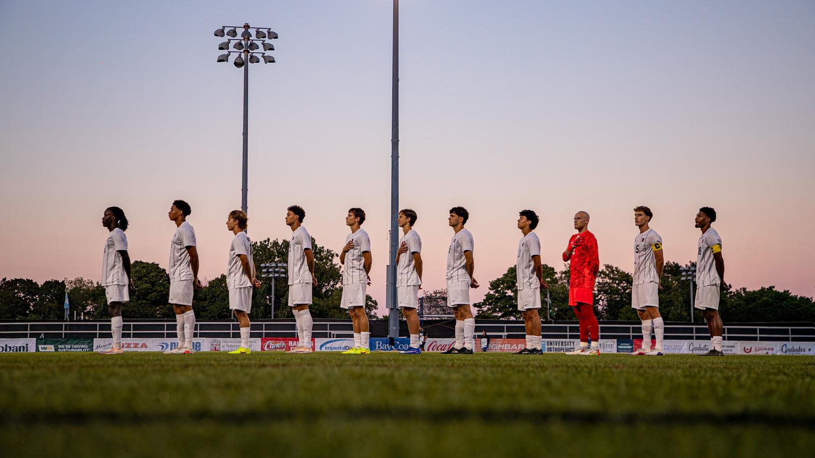 Football masculin reçoit l’URI mardi soir, la série à domicile se poursuit.
