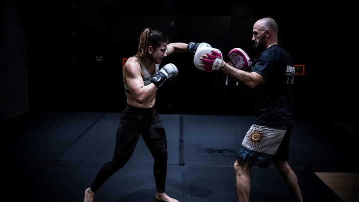 Ailín Pérez sur le camp d'entraînement avant le combat contre Norma Dumont.