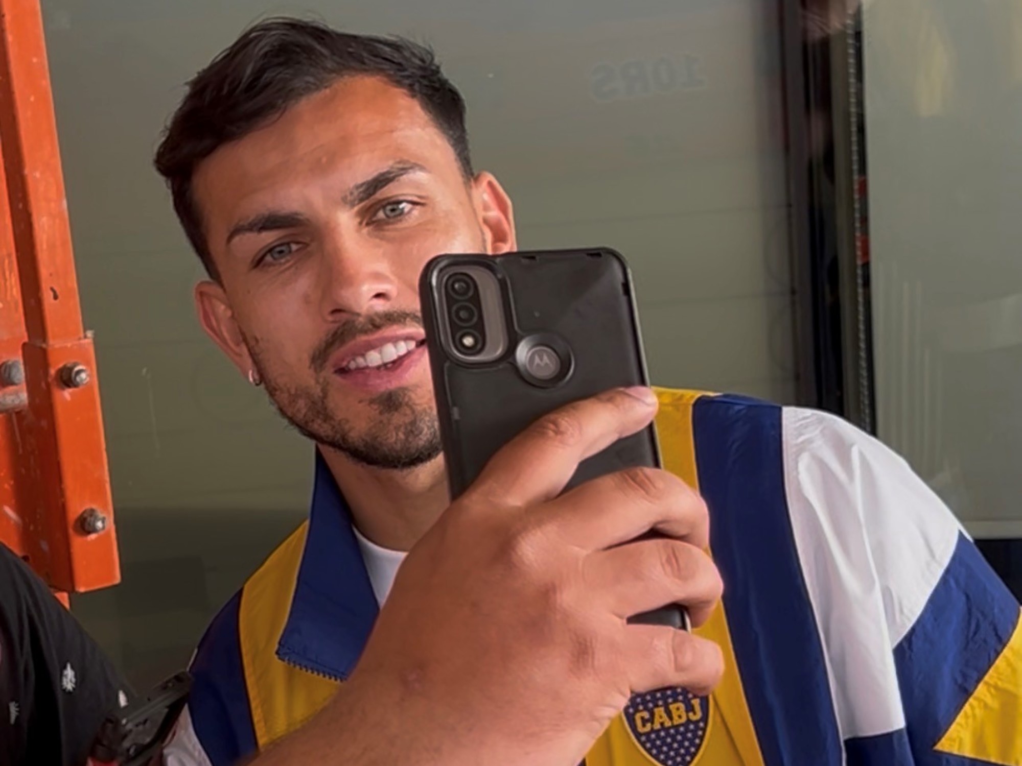 Boca Juniors a été accueilli par une marée humaine à Rosario et attend le Racing