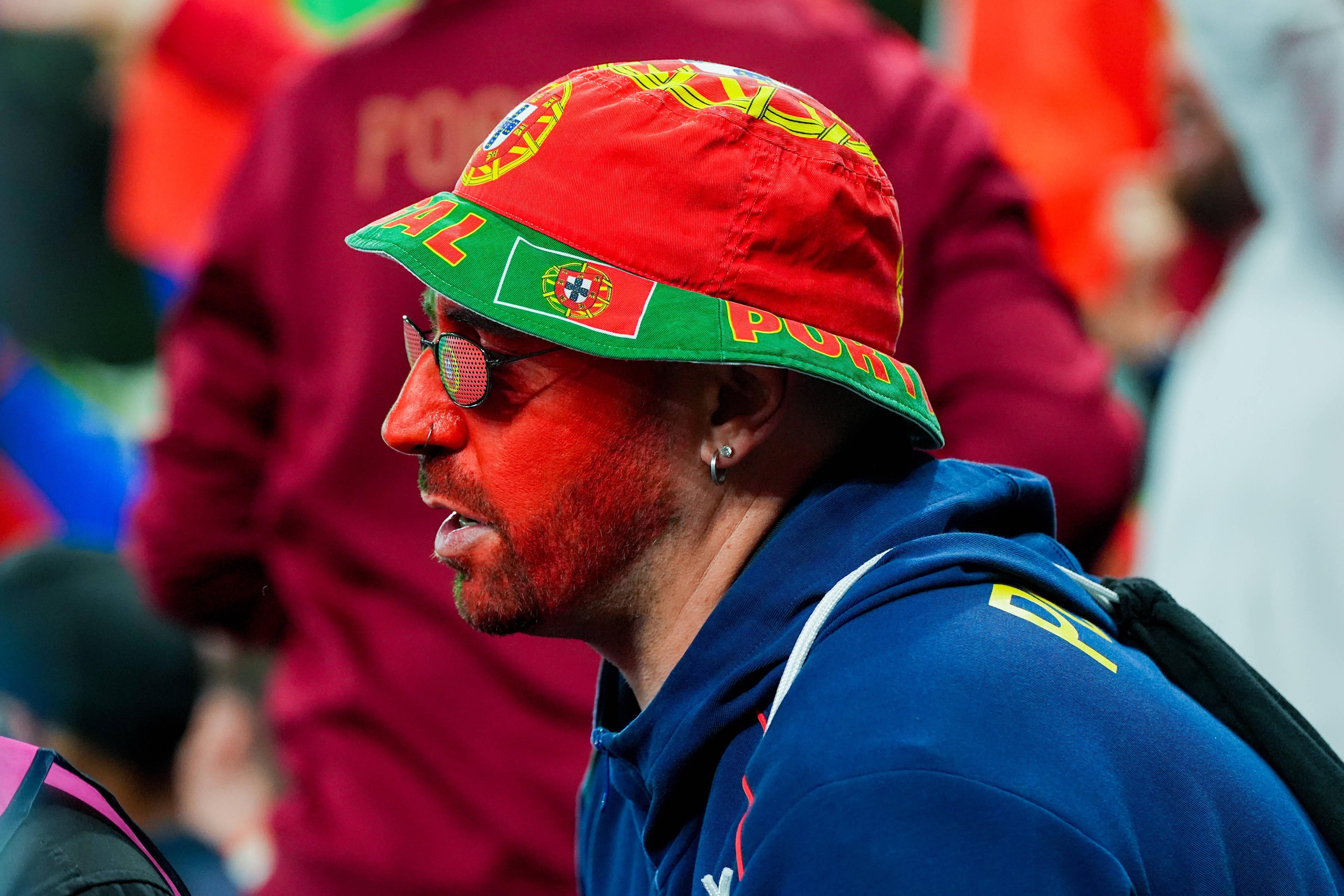 Supporter portugais au stade Ullevaal, Oslo — IMAGO