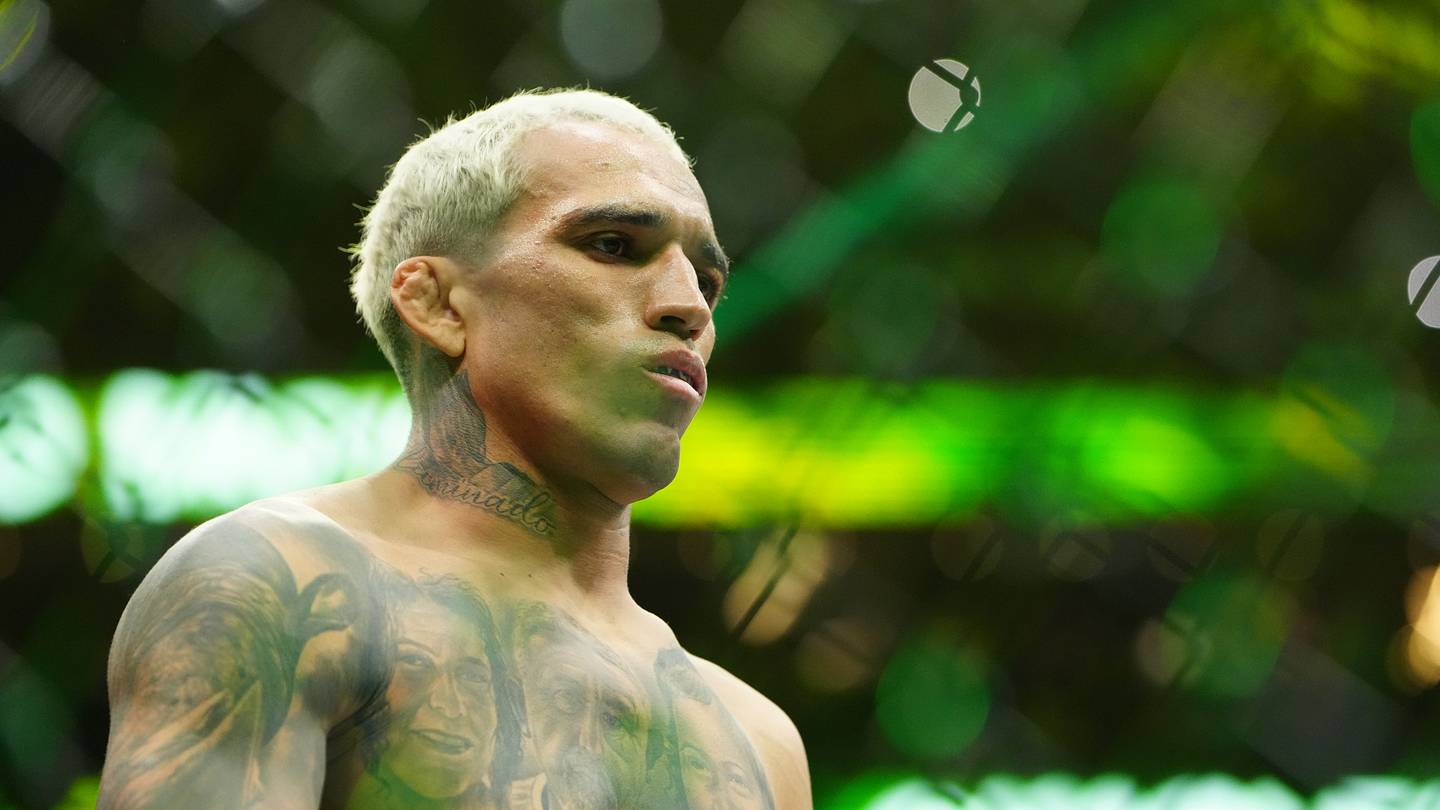 Charles Oliveira laissé sans voix après le dernier KO de son coéquipier