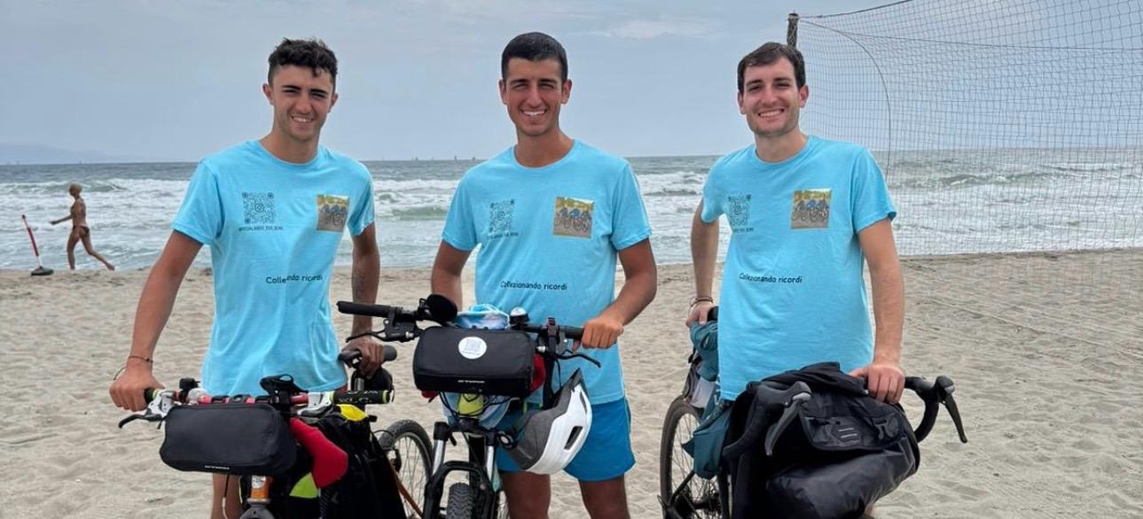En pédalant pour le bien : trois garçons traversent la Sardaigne à vélo pour soutenir la recherche contre les cancers et les leucémies