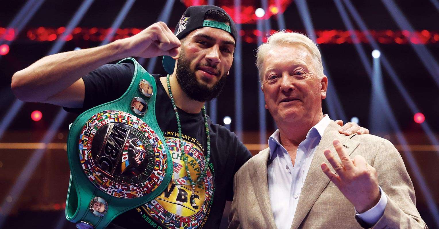 Frank Warren réagit à l'abandon du titre mondial par Hamzah Sheeraz plutôt que d'affronter Janibek Alimkhanuly