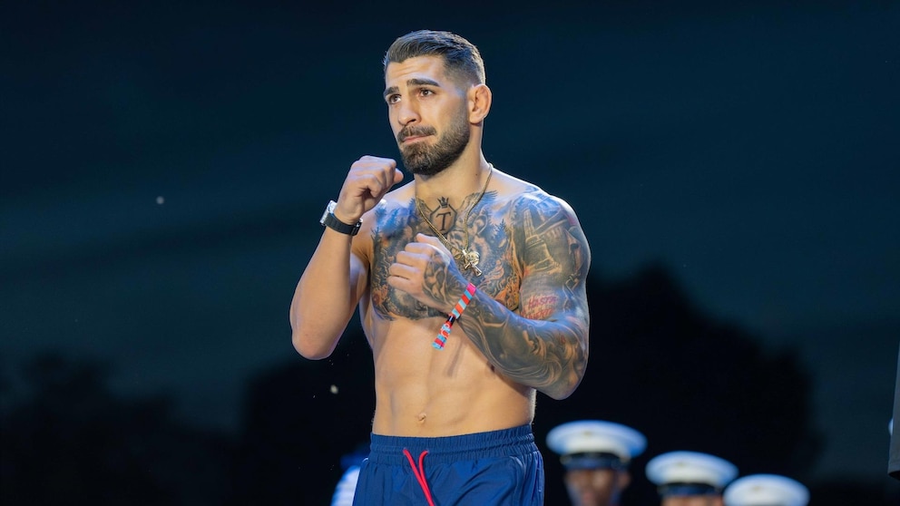 Le combattant hispano-georgien Ilia Topuria après son combat