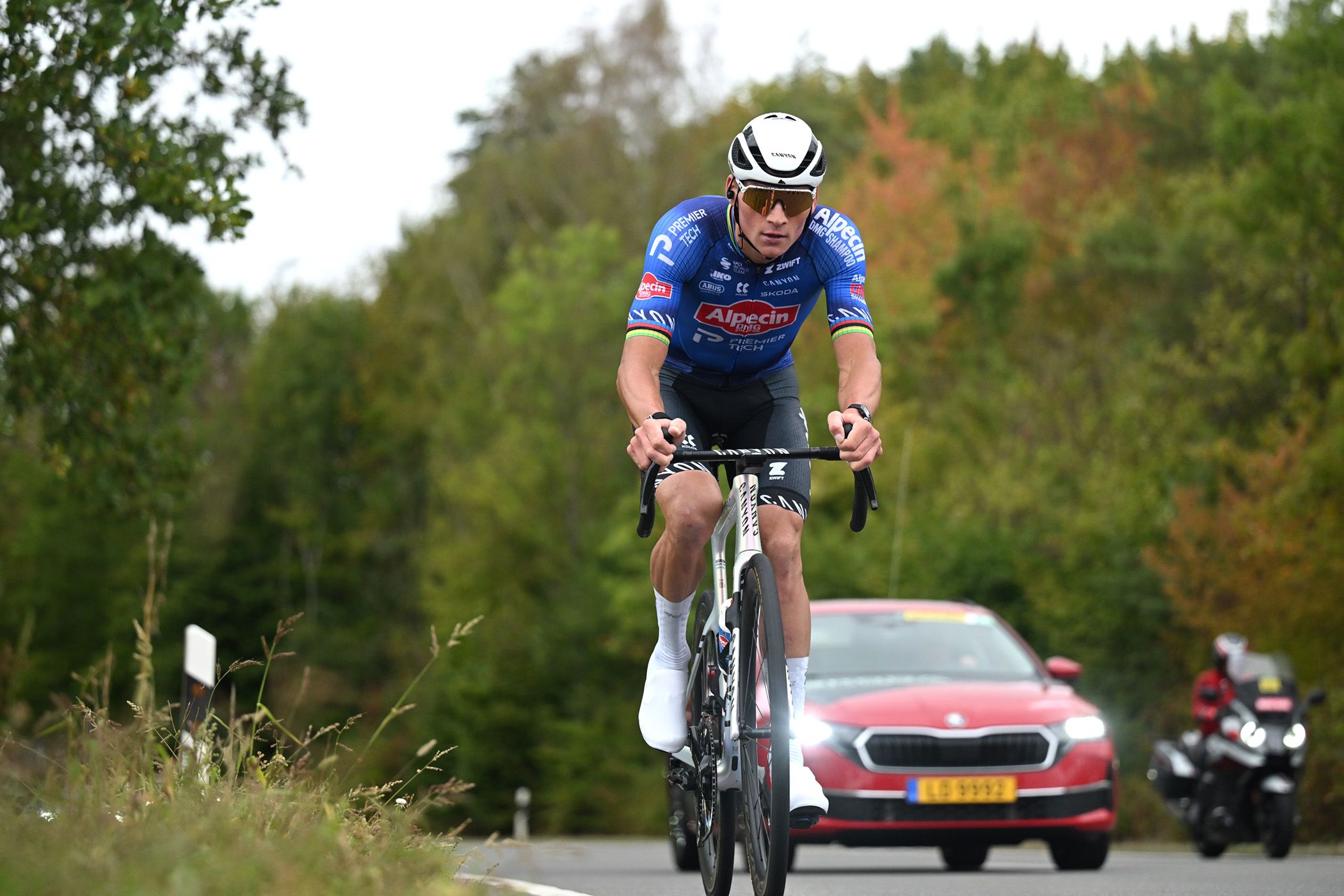 J’ai des jambes incroyables : Mathieu van der Poel enchaîne les dernières retouches avant le Mondial avec un solo foudroyant au Luxembourg