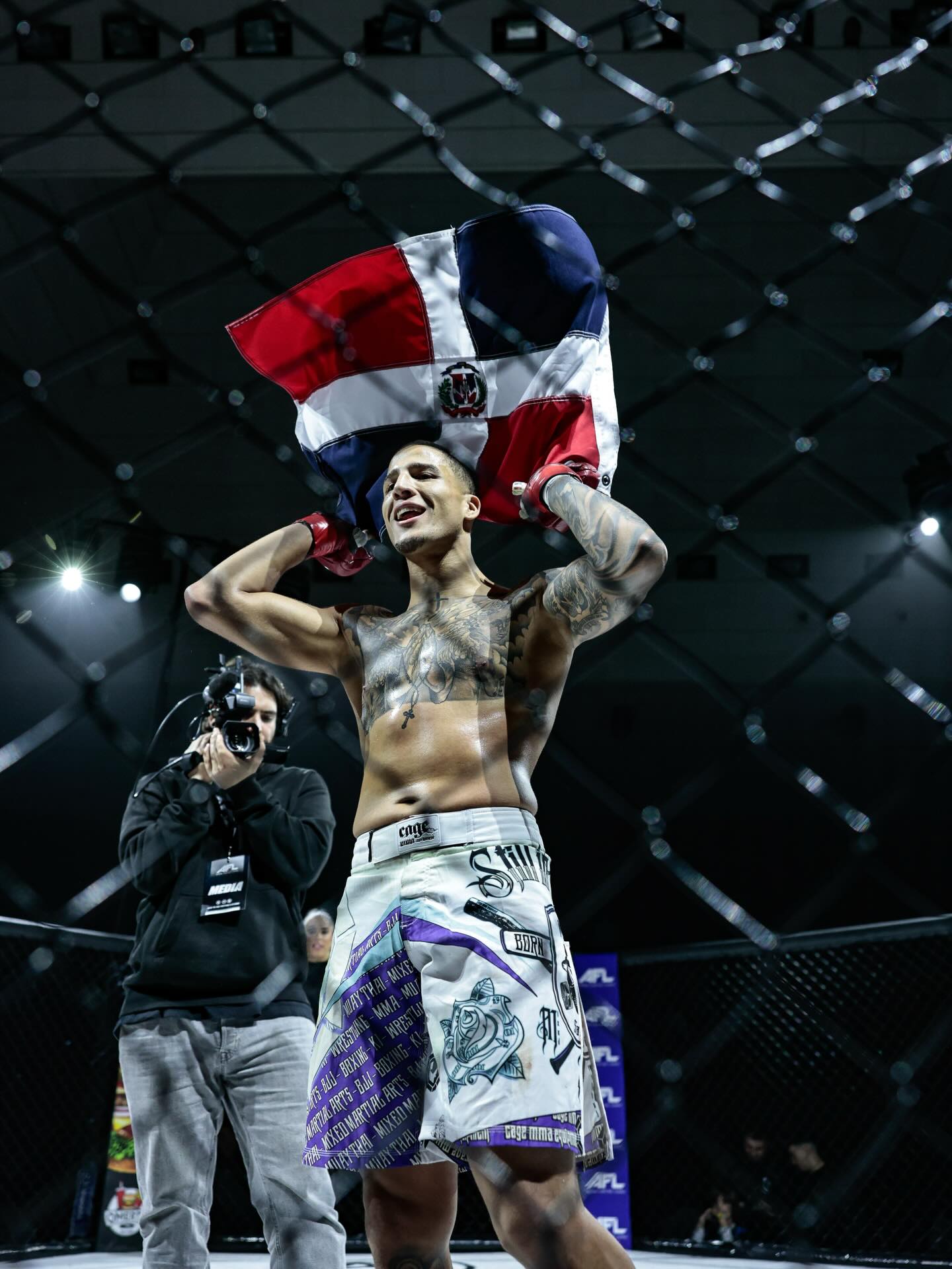 Jeffry Batista célèbre une victoire en AFL.