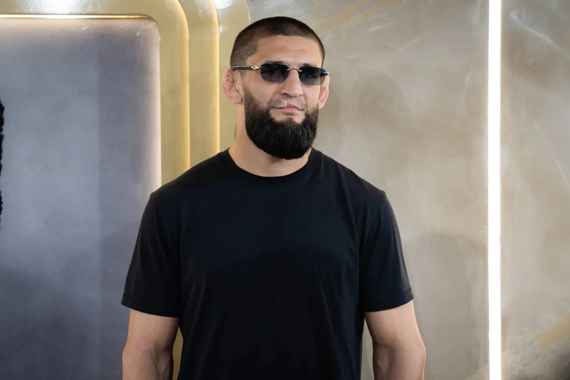 Khamzat Chimaev annonce sa date limite de retour à l’UFC et vise une pause.