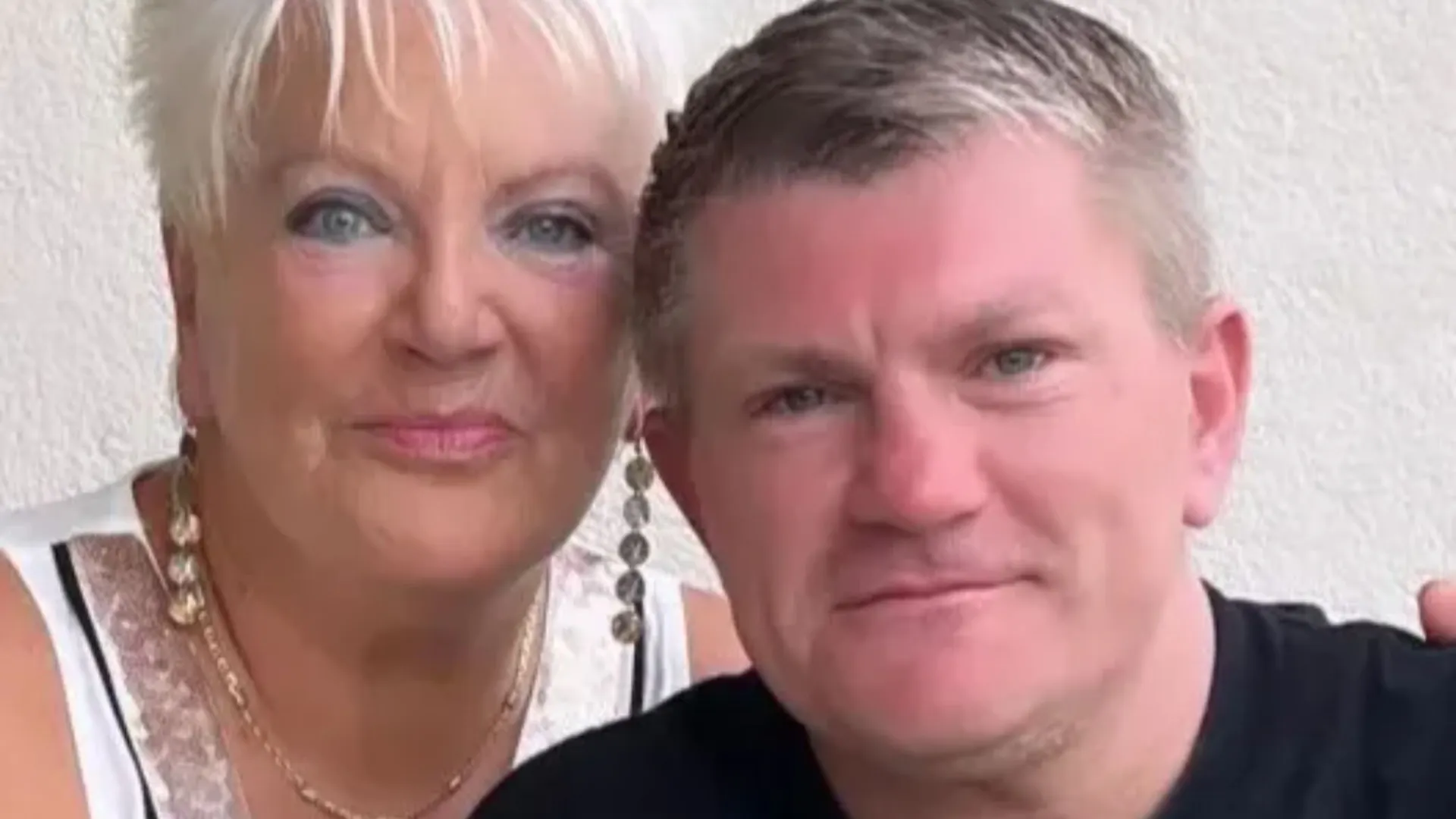 La famille de Ricky Hatton rend un émouvant hommage à la légende de la boxe, un an après son décès