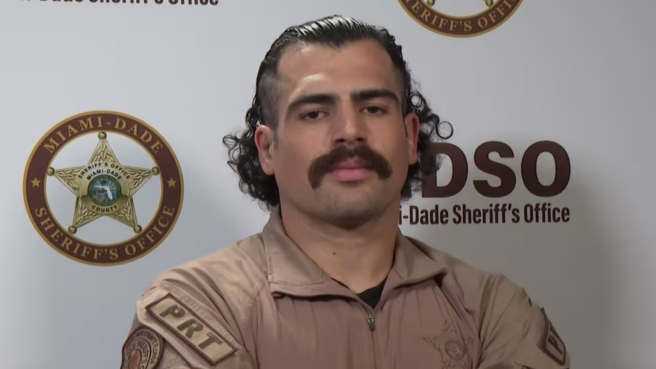 L'histoire d'un agent du comté de Miami-Dade et combattant de l'UFC qui réalise ses deux rêves
