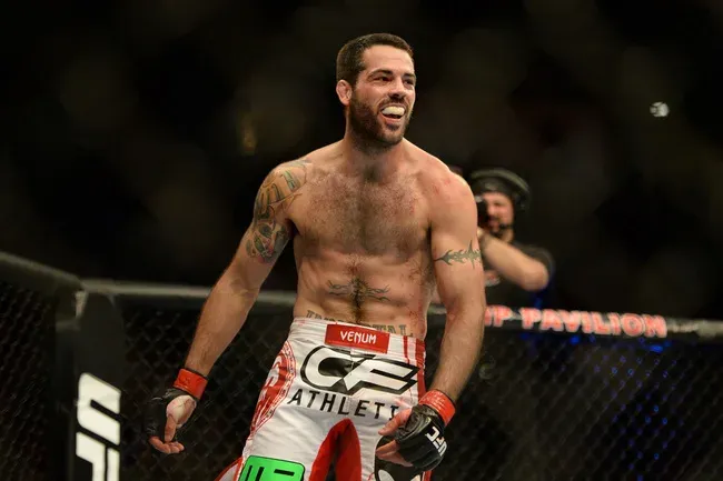 Vétéran de l'UFC incline son chapeau à l'équipe médicale après l'UFC Vegas 121