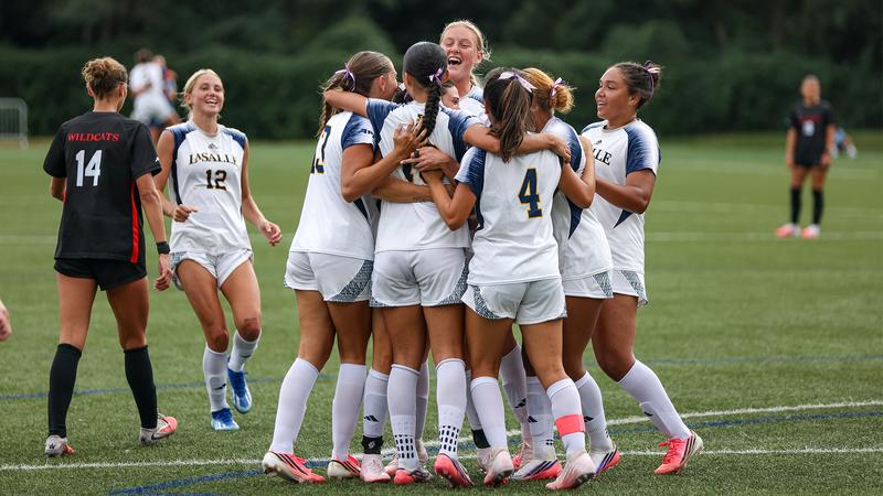 Football féminin s’impose 2-0 à l’extérieur contre Dayton