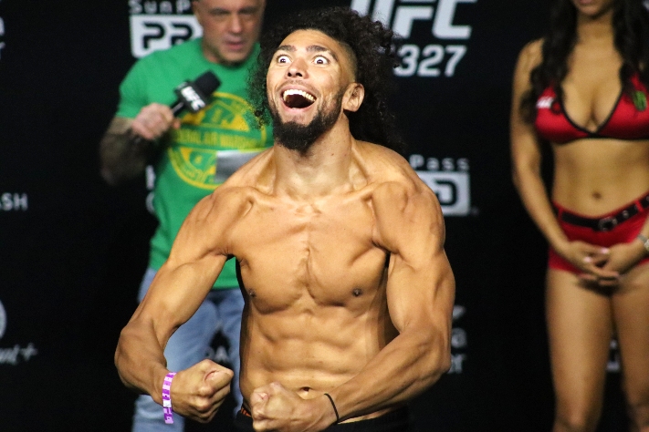 Poids lourds : pourquoi maintenant ? Johnny Walker d'UFC 332 explique